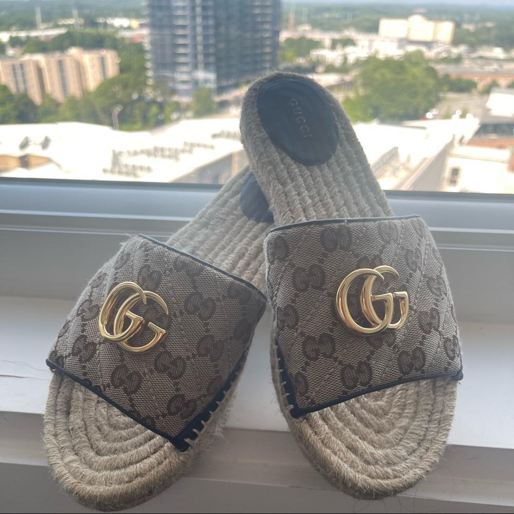 Size 9 Beige Gucci Sandals